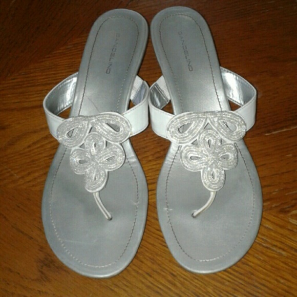 bandolino flip flops